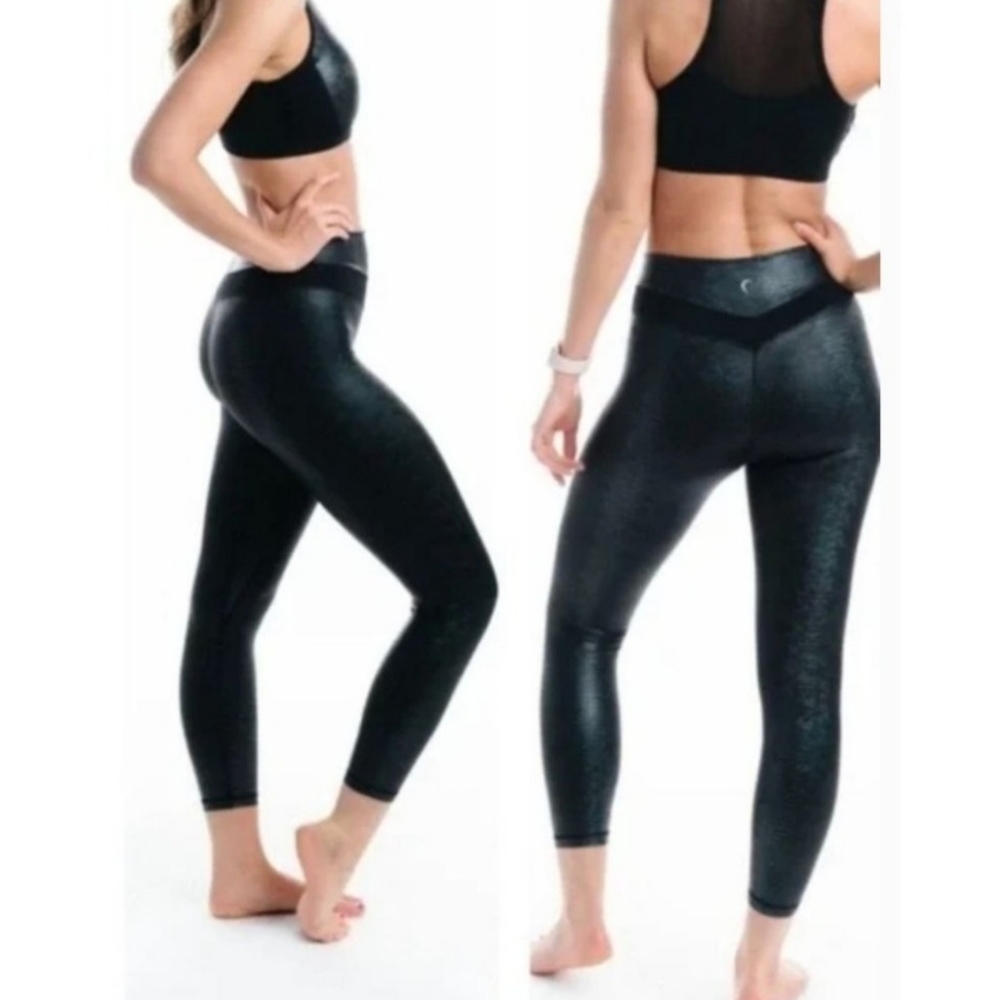 Zyia Active Leggings in snakeskin metallic size 6/8